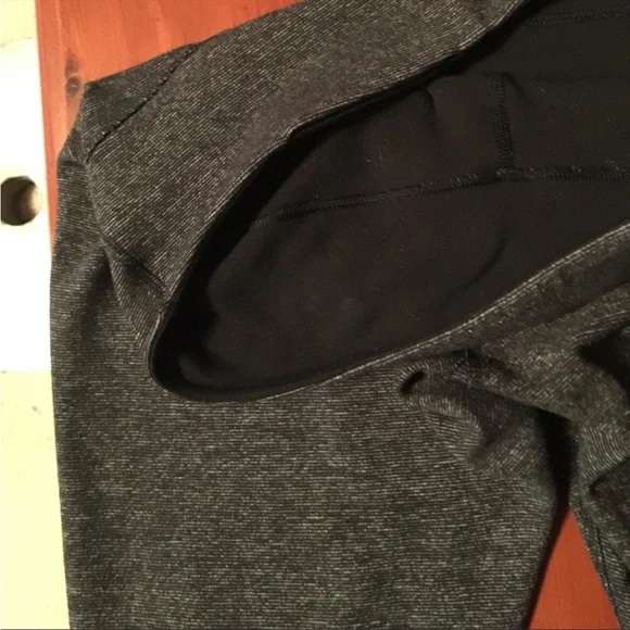 Lululemon reversible crops - Picture 4 of 4